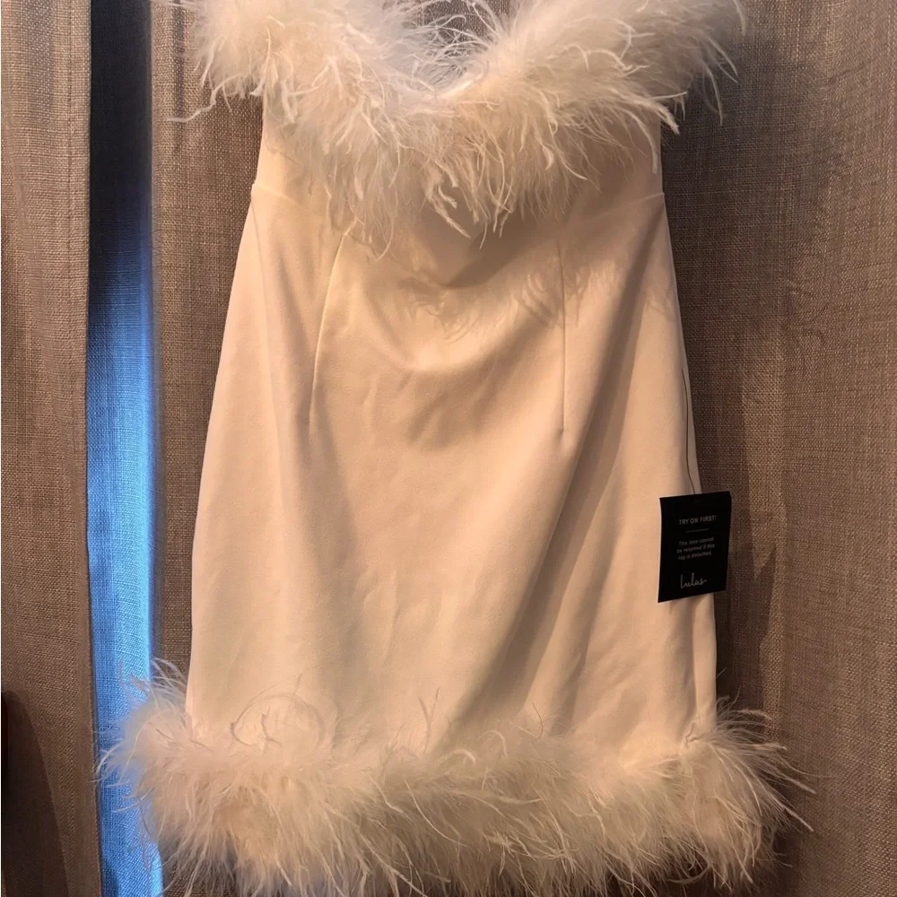 White Faux Fur Trim lulus dress - Picture 1 of 4